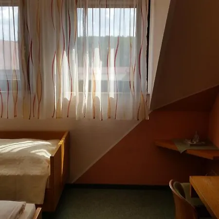 Gasthof Gruner Baum Vendégház Cadolzburg